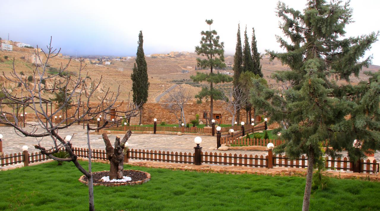 Hayat Zaman Hotel And Resort Petra Wadi Musa Buitenkant foto