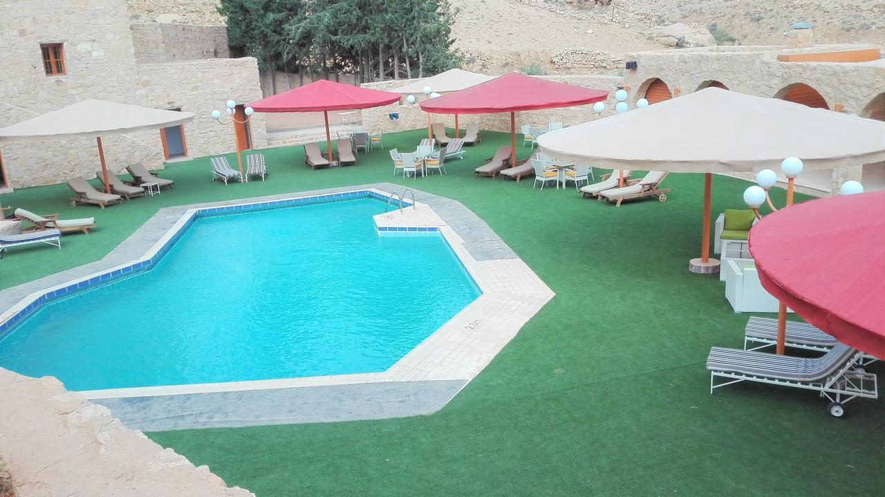 Hayat Zaman Hotel And Resort Petra Wadi Musa Buitenkant foto